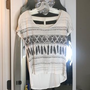 Cut out back detail tee